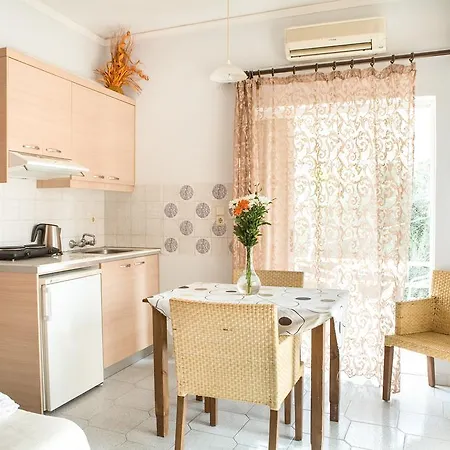 Zoi Studios Agioi Apostoli (Crete)